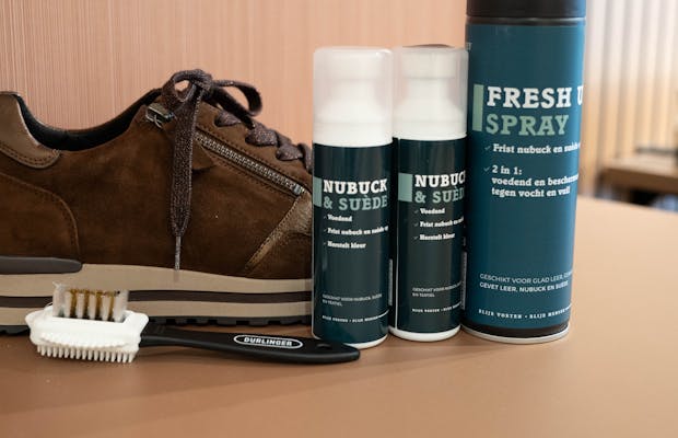 Foto van suède verzorgingsartikelen