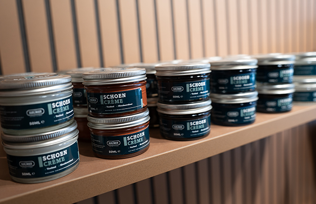 Foto van diverse kleuren schoenenscreme