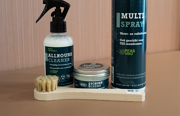 Foto van onderhoudsartikelen voor glad leer